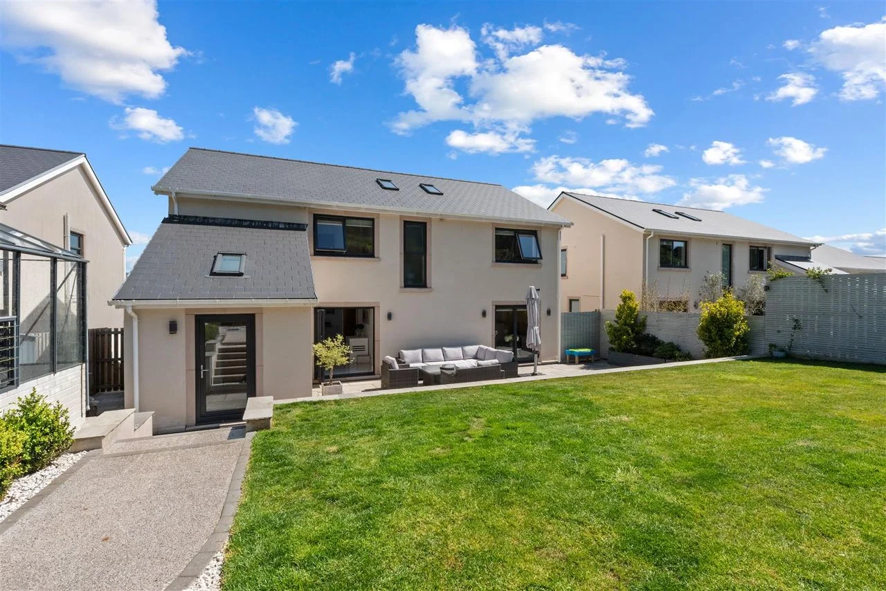 Cysgod Y Deri set within its rural surroundings on the edge of Pontarddulais